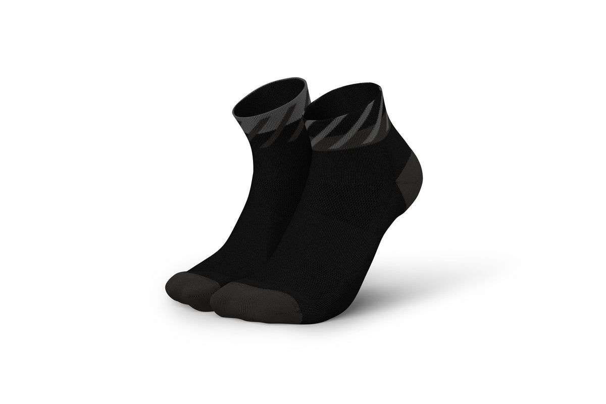 Short black best sale nike socks