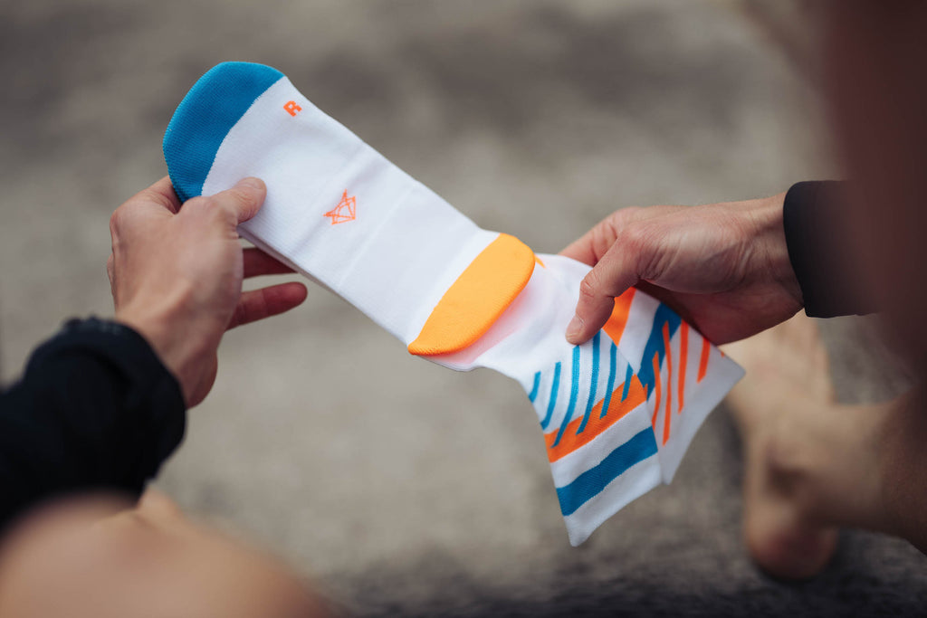 RUNNING DISRUPTS WHITE BLUE ORANGE Running High-Cut INCYLENCE