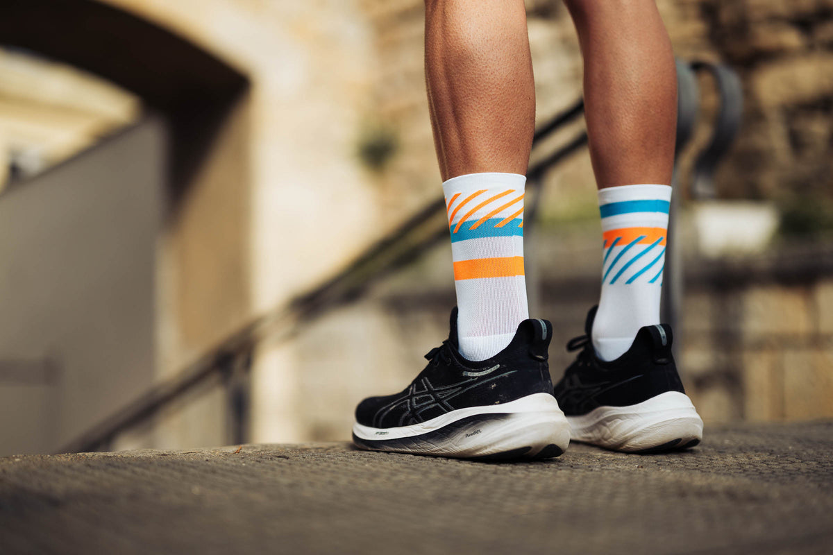RUNNING DISRUPTS WHITE BLUE ORANGE Running High-Cut INCYLENCE