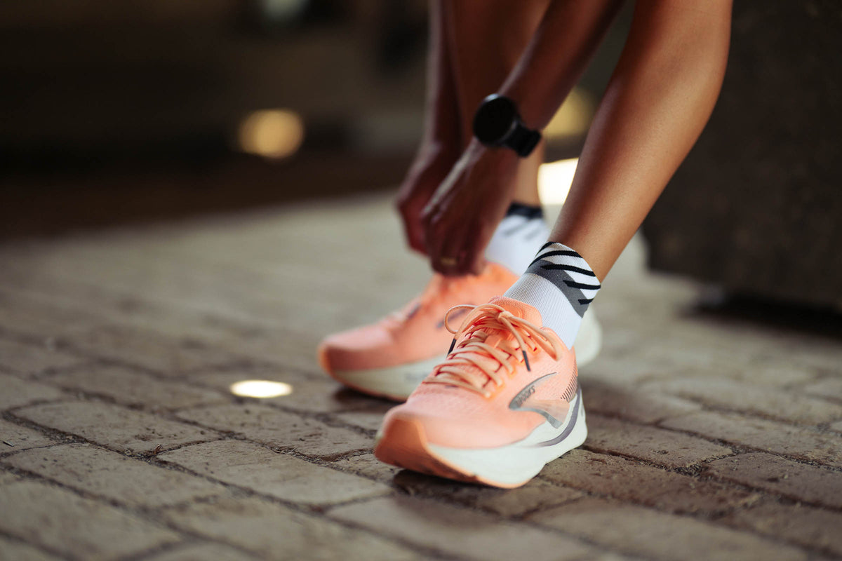 RUNNING DISRUPTS SHORT WHITE Running Low-Cut INCYLENCE