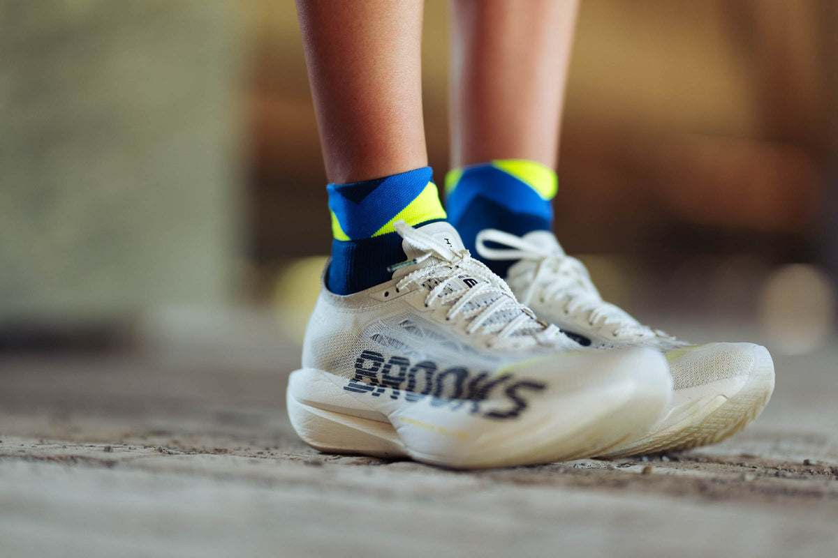 RUNNING PEAKS SHORT NAVY BLUE CANARY Running Low-Cut INCYLENCE