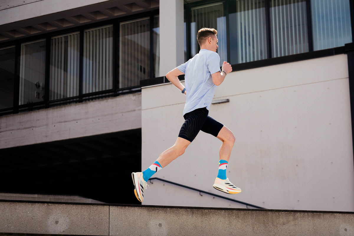 ULTRALIGHT STRIKES BLUE INFERNO Ultralight High-Cut INCYLENCE