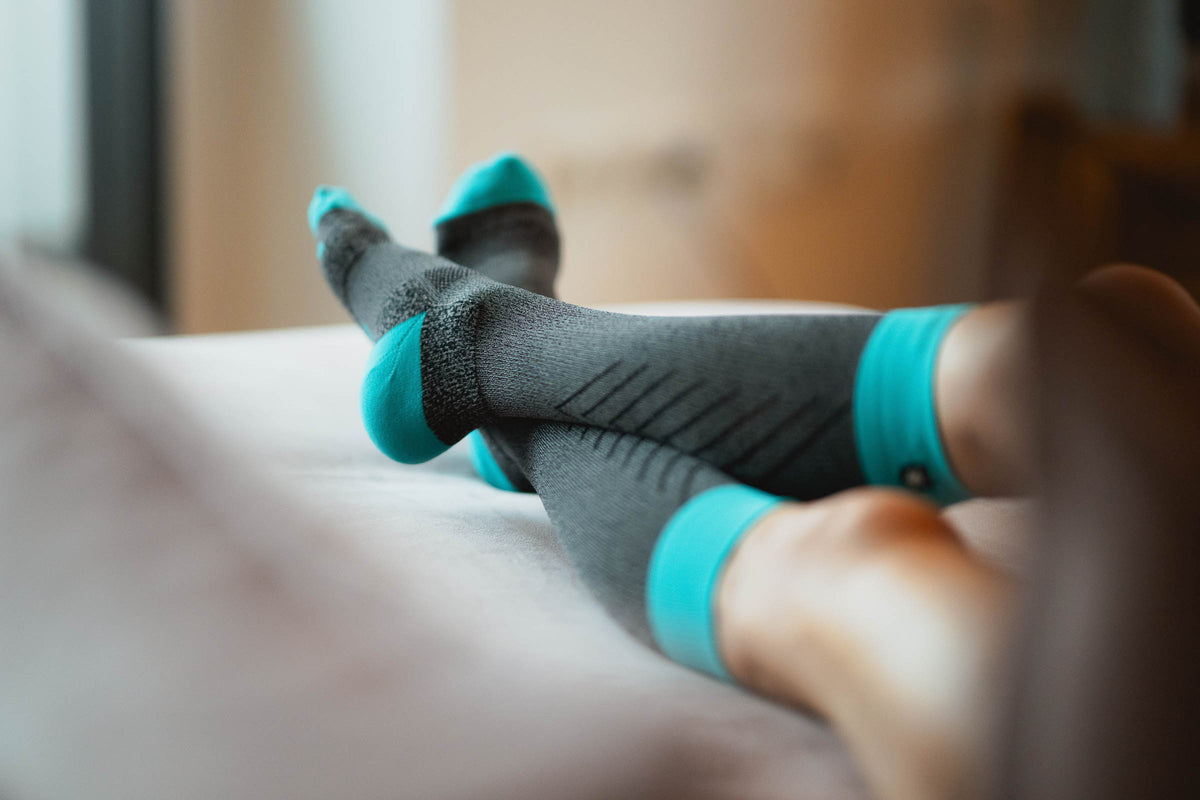 RENEWED COMPRESSION V2 DARK GREY CYAN Renewed Compression INCYLENCE