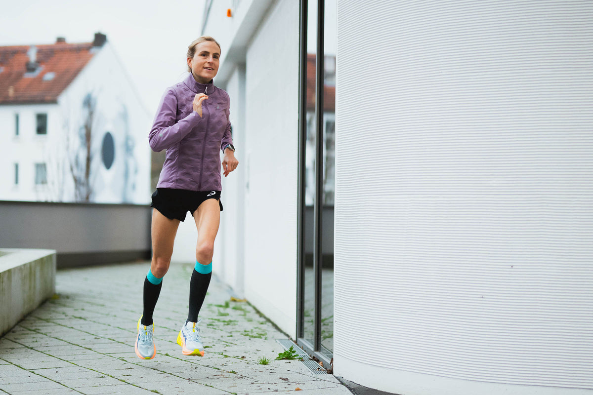 RENEWED COMPRESSION V2 DARK GREY CYAN Renewed Compression INCYLENCE