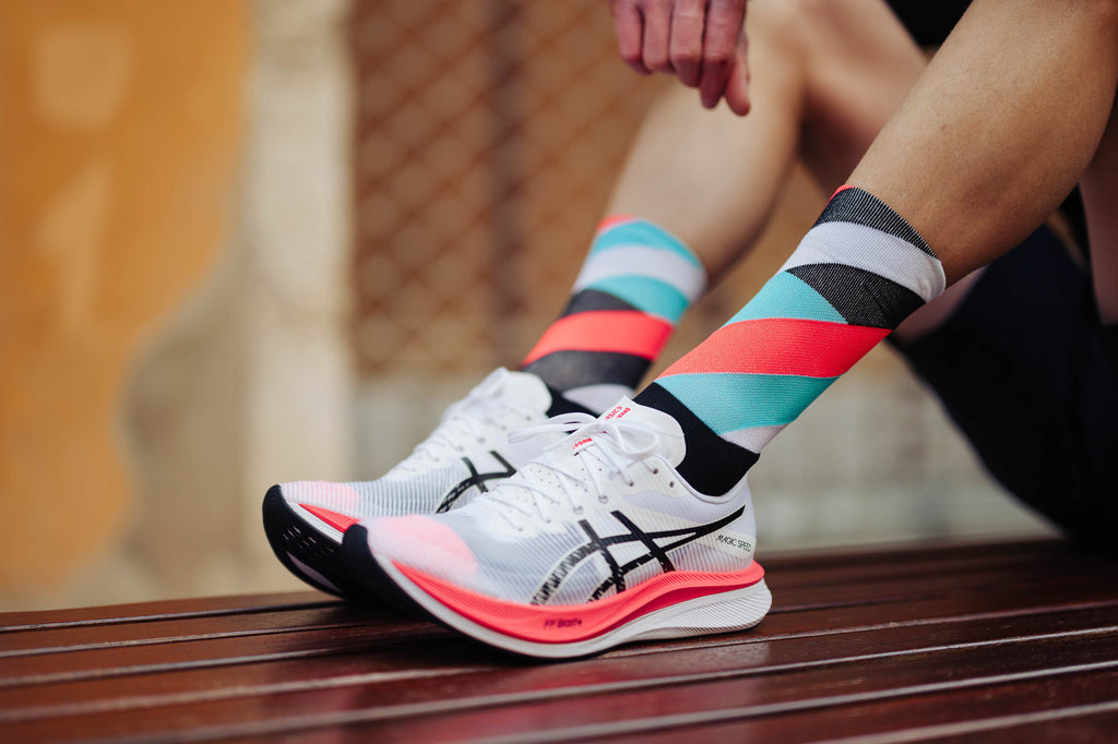 INCYLENCE RUNNING LOOPS BLACK CYAN INFERNO Socks INCYLENCE