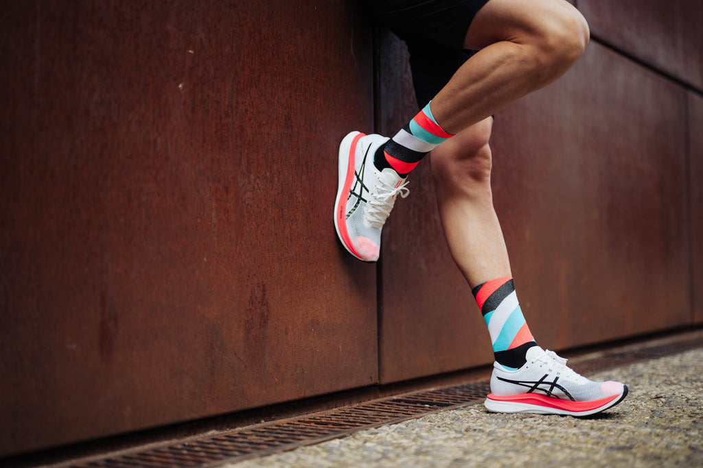 INCYLENCE RUNNING LOOPS BLACK CYAN INFERNO Socks INCYLENCE