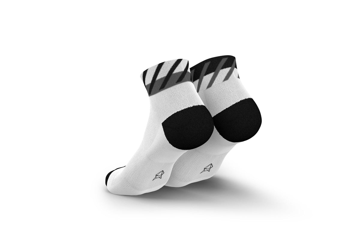 RUNNING DISRUPTS SHORT WHITE Running Low-Cut INCYLENCE
